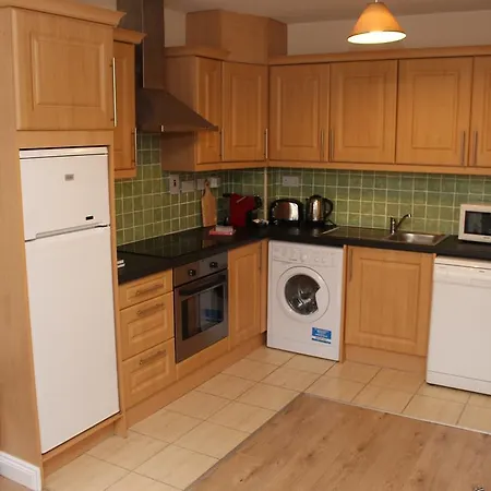 Daire Fernley Court *